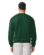 Gildan 18000 sweater ronde hals gedragen door model, Flessengroen, achterkant