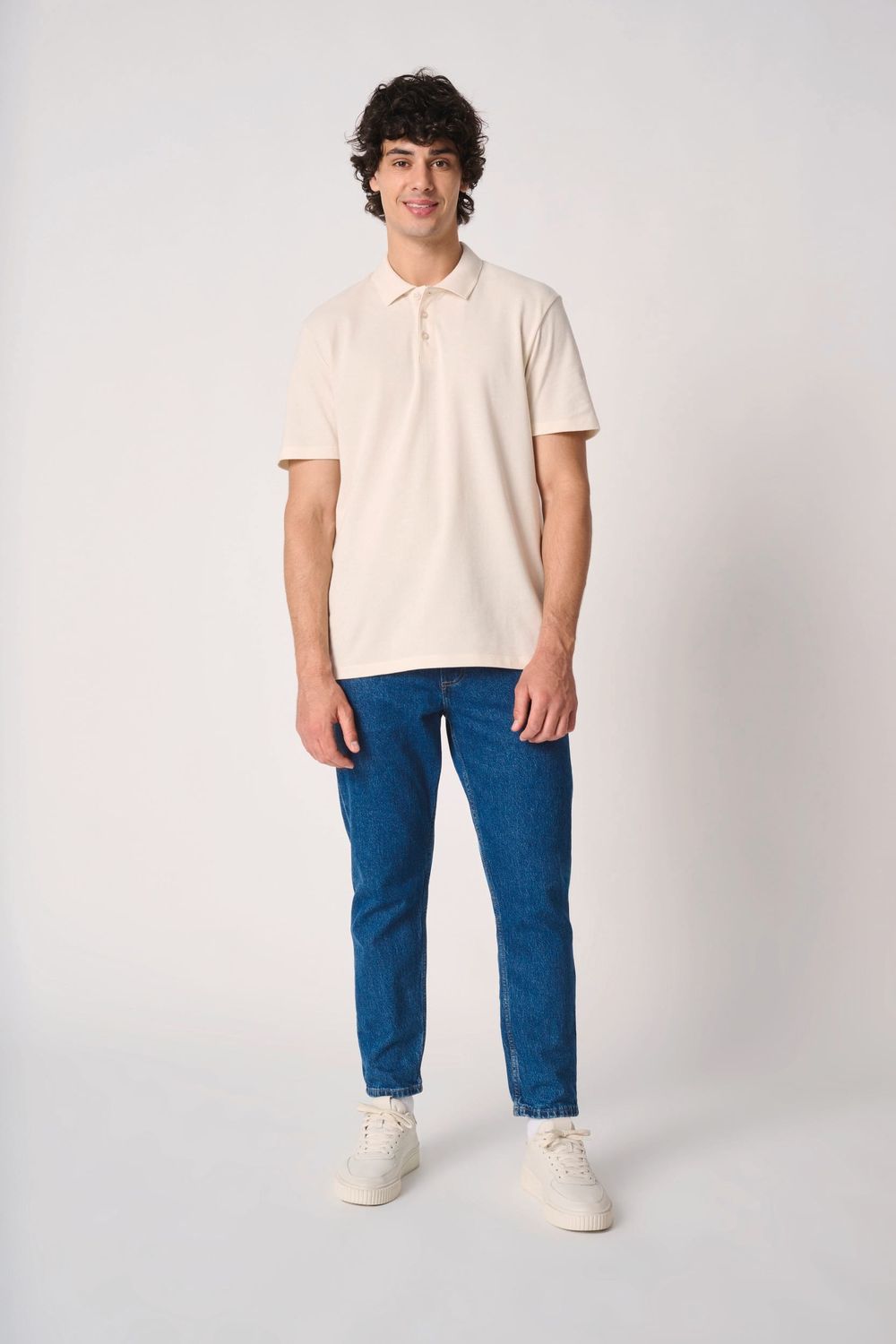 iDeal Basic Brand IB295 Piquépolo gedragen door model (2)
