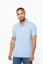 Kariban K254 piquépolo gedragen door model