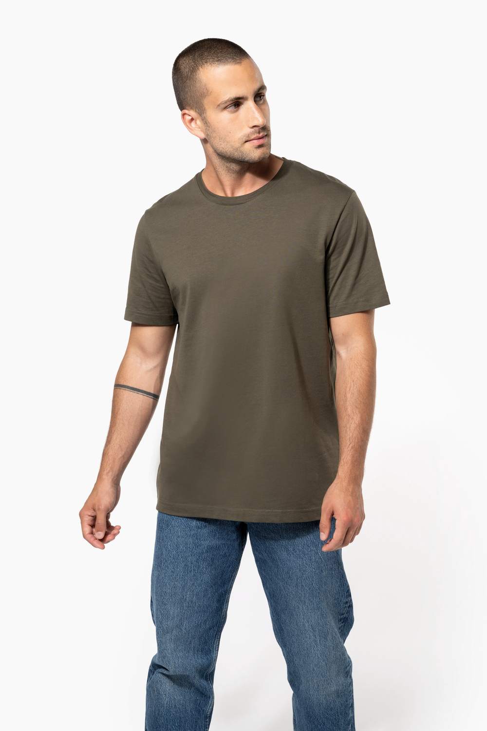 Kariban K356 T-shirt ronde hals gedragen door model