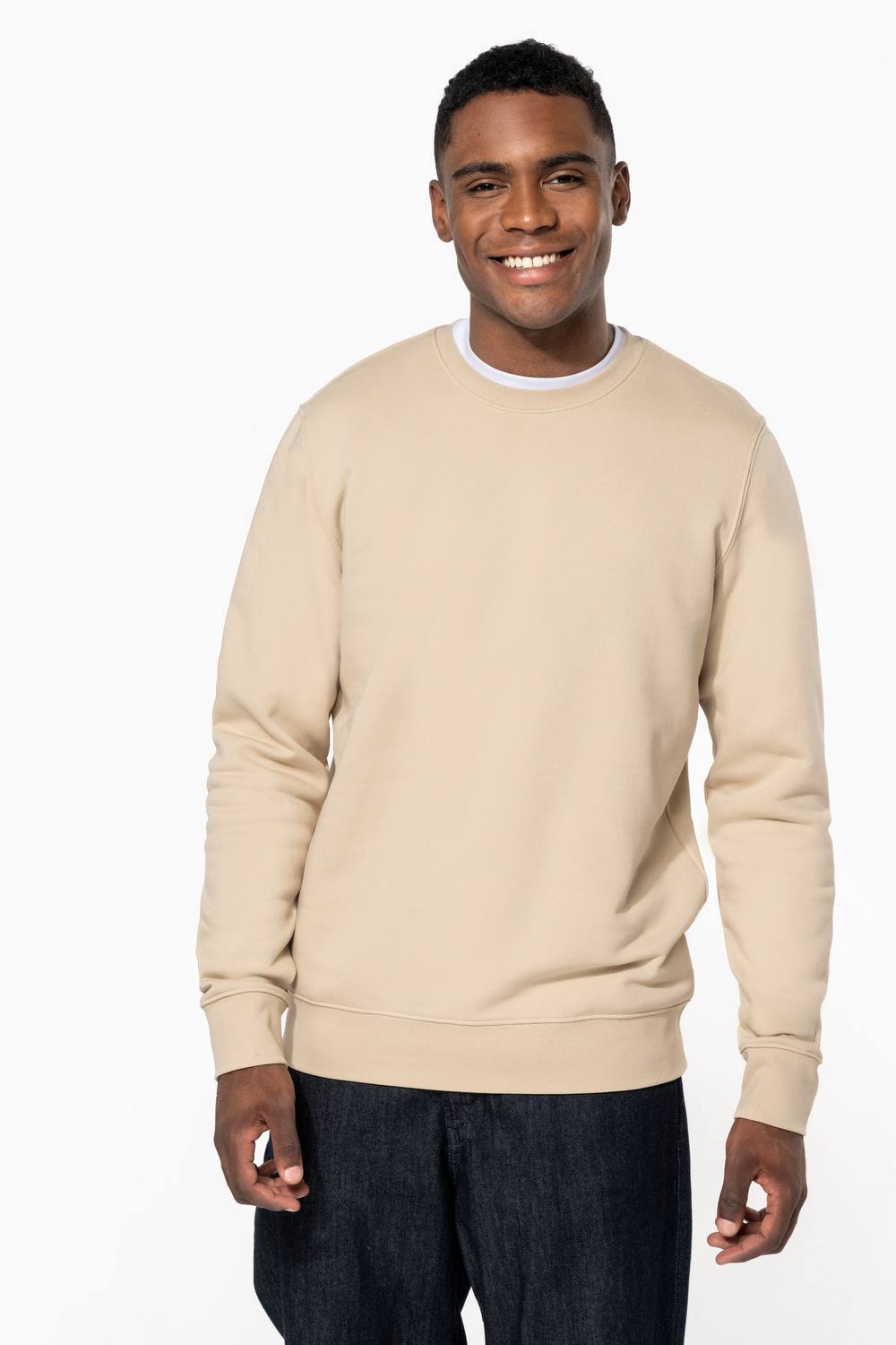 Kariban K4025 eco sweater ronde hals gedragen door model