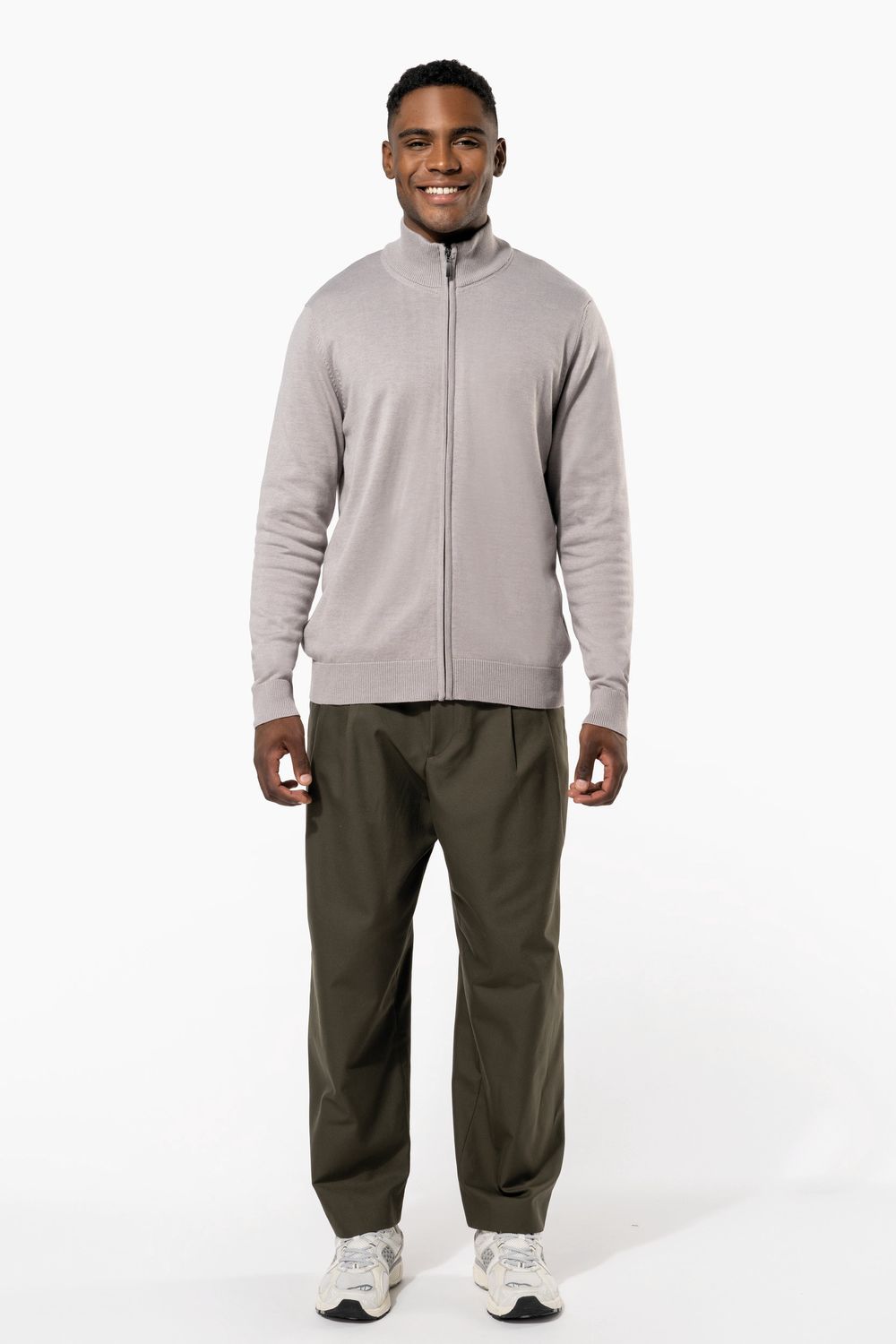 Kariban K961 Heren Cardigan Met Rits gedragen door model
