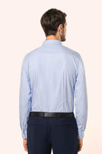Kariban Premium PK504 Popeline Herenoverhemd Lange Mouwen gedragen door model (3)