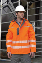 Result R331X softshell werkjas met reflectie gedragen door model, oranje