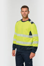 WK. Designed To Work WK420 hi-vis sweater gedragen door model, geel. Model is 186 cm en draagt maat L.
