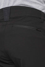 WK. Designed To Work WK746 Gerecyclede Stretch Werkbroek Multizakken gedragen door model (2)