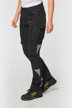 WK. Designed To Work WK746 Gerecyclede Stretch Werkbroek Multizakken gedragen door model