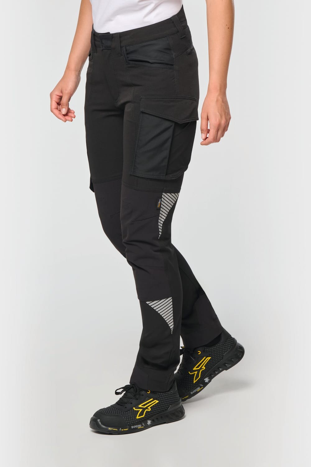 WK. Designed To Work WK746 Gerecyclede Stretch Werkbroek Multizakken gedragen door model